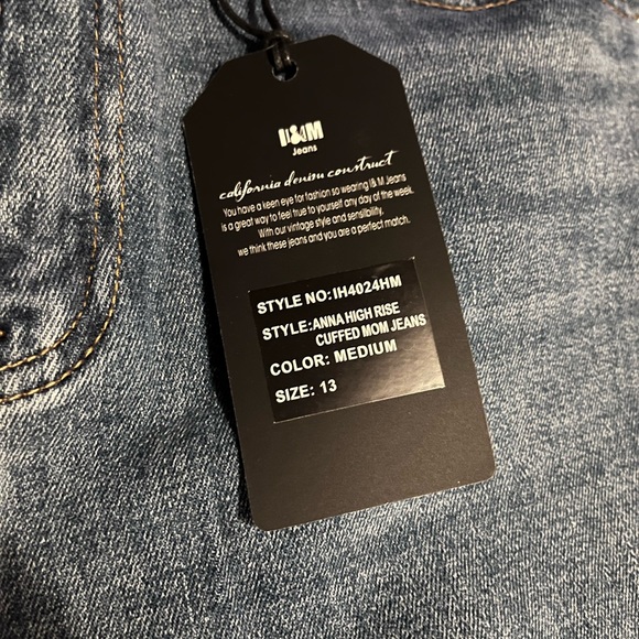 High Waist Cuffed Mom Jeans - Picture 2 of 3